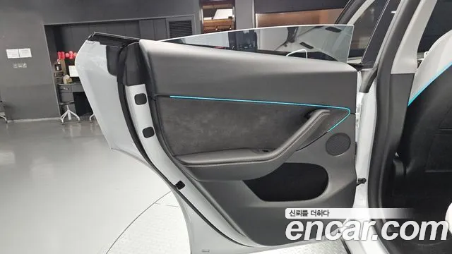 Tesla Model Y — Фото автомобиля 14
