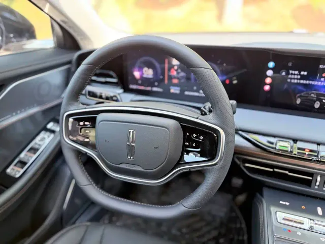 Lincoln Z — Фото автомобиля 10