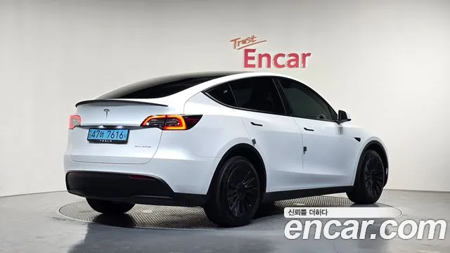 Tesla Model Y — Фото автомобиля 2
