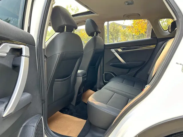 Geely Binyue — Фото автомобиля 7