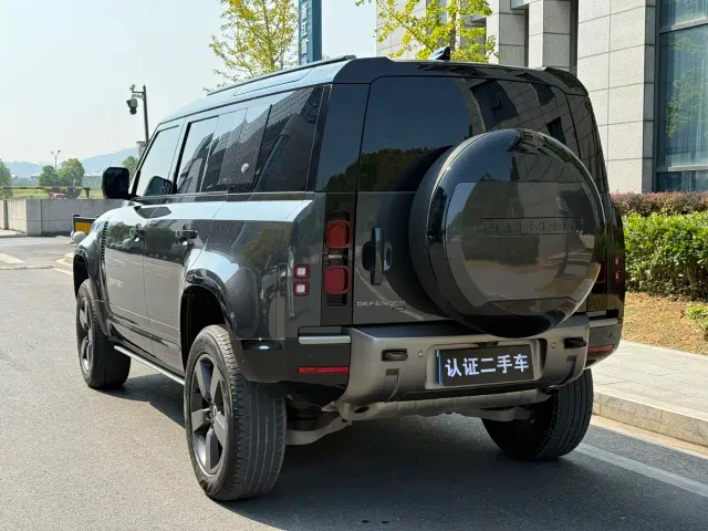 Land Rover Defender — Фото автомобиля 4