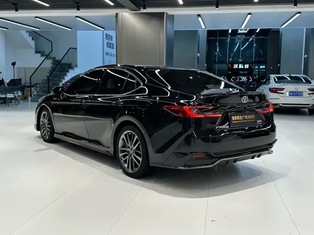 Toyota Camry — Фото автомобиля 4