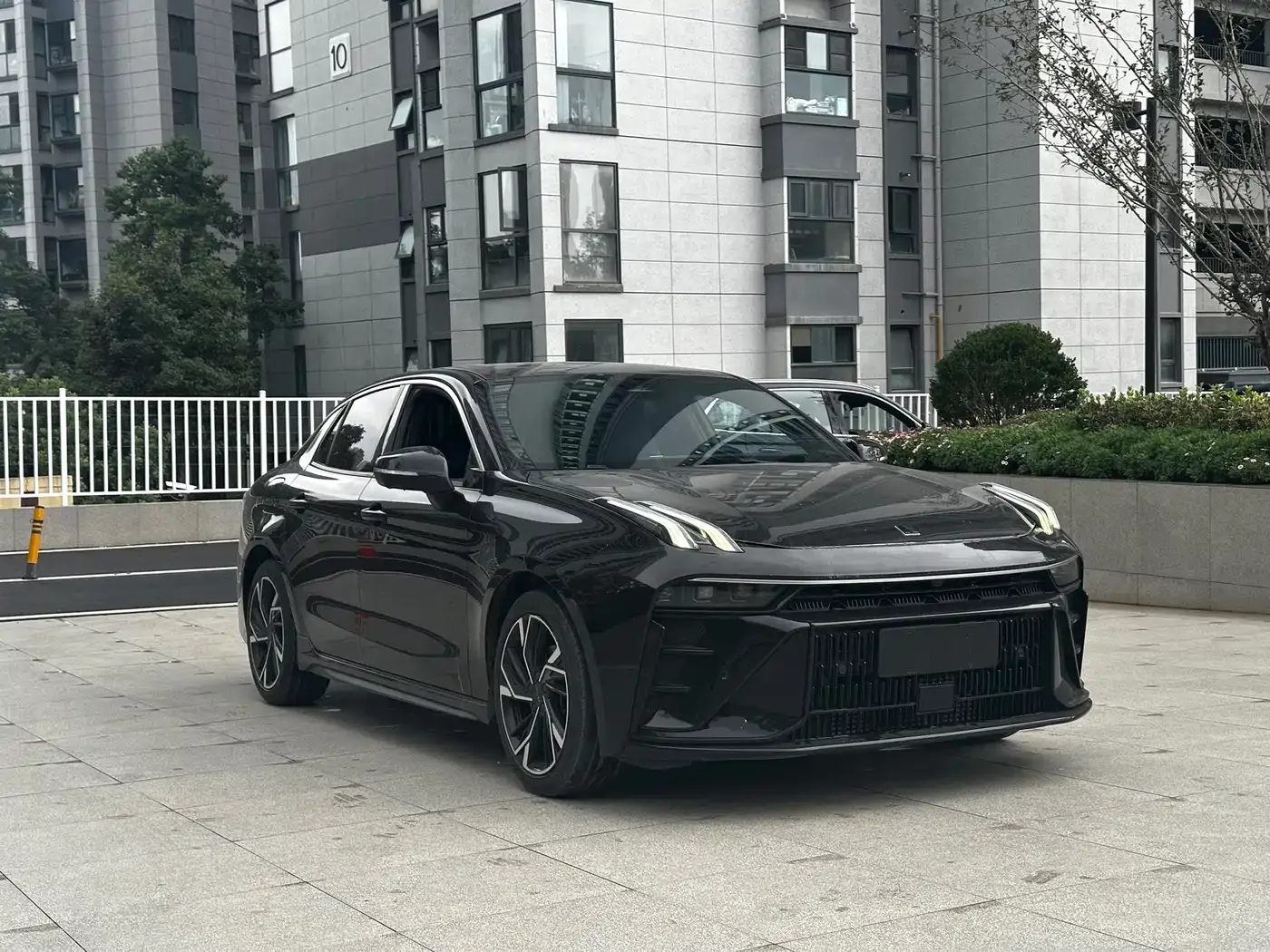Lynk & Co Lynk & Co 03 2023 1.5TD DCT Power Pro — Фото автомобиля 2