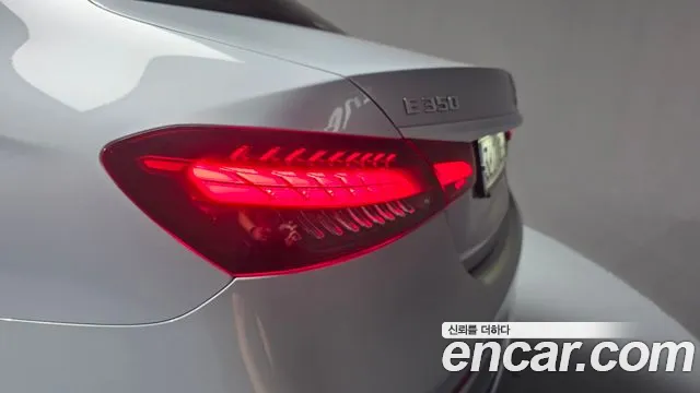 Mercedes-Benz E-Class — Фото автомобиля 21