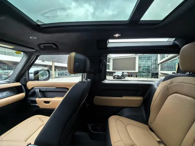 Land Rover Defender — Фото автомобиля 18