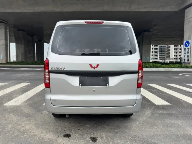 Wuling Hongguang V — Фото автомобиля 6