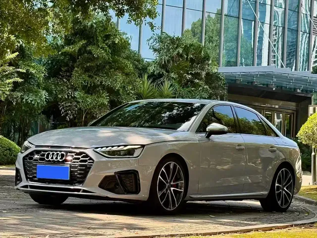 Фотография автомобиля — Audi S4
