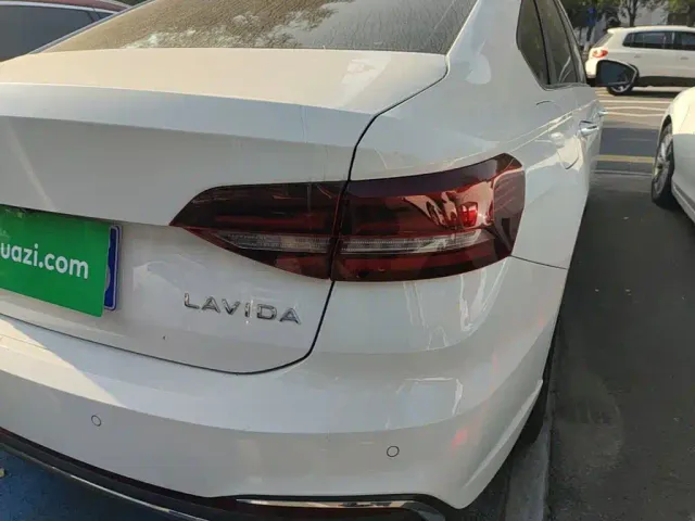 Volkswagen Lavida — Фото автомобиля 7