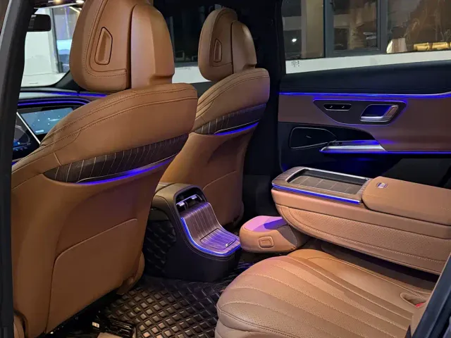 Mercedes-Benz E-Class — Фото автомобиля 5