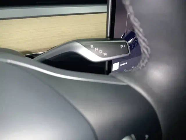 Tesla Model Y — Фото автомобиля 9