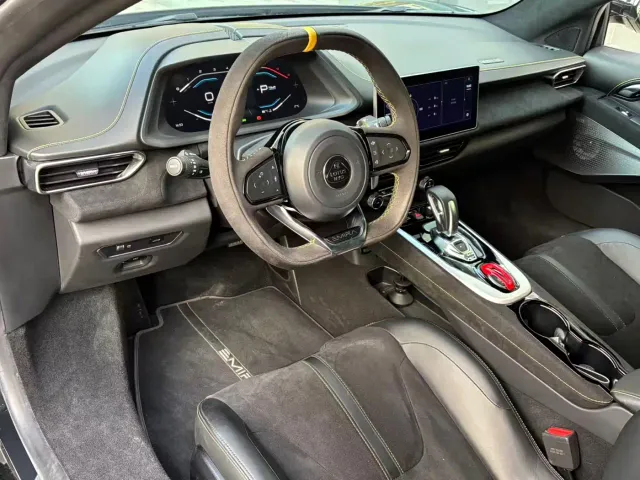 Lotus Emira — Фото автомобиля 4