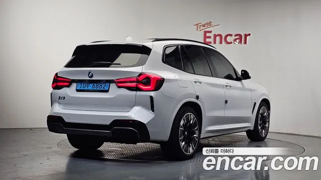 BMW iX3 — Фото автомобиля 2