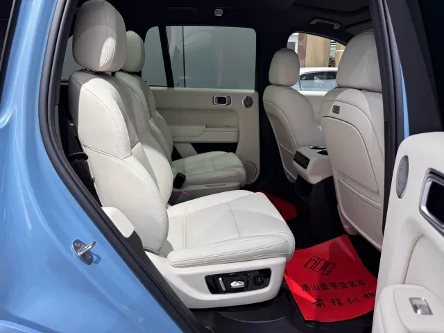 Li Auto L8 — Фото автомобиля 18