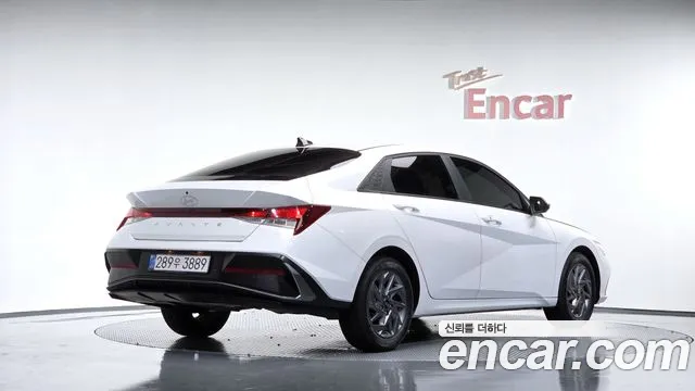Hyundai Avante CN7 — Фото автомобиля 2