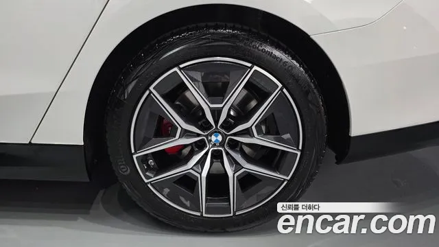 BMW 5 Series G60 — Фото автомобиля 20