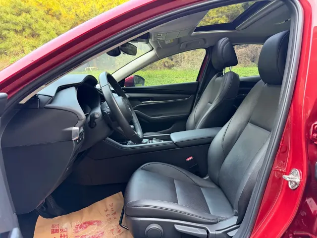 Mazda Axela — Фото автомобиля 5