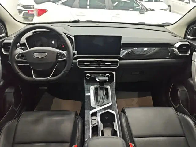 Geely Binyue — Фото автомобиля 9