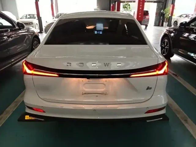 Roewe i5 — Фото автомобиля 5
