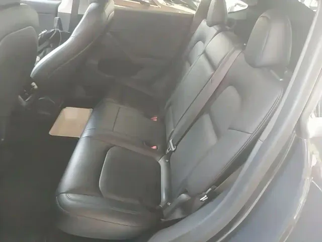 Tesla Model Y — Фото автомобиля 16