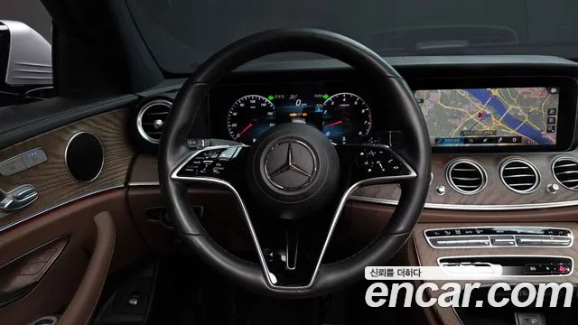Mercedes-Benz E-Class — Фото автомобиля 12
