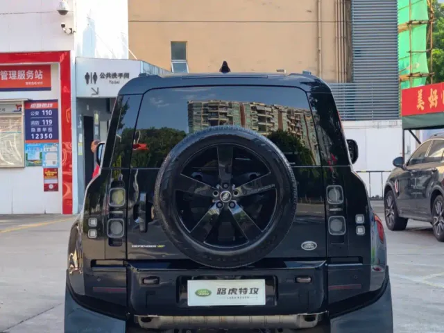 Land Rover Defender — Фото автомобиля 11
