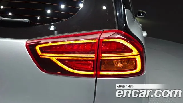 Kia Niro — Фото автомобиля 23