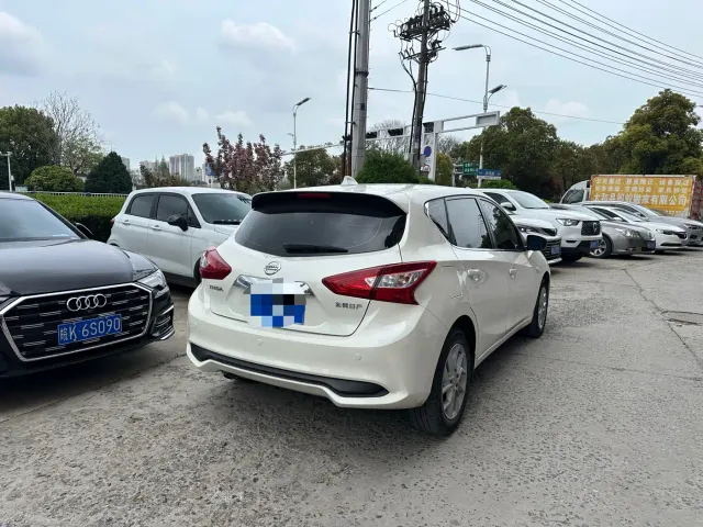 Nissan Tiida — Фото автомобиля 5