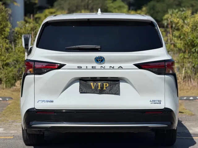 Toyota Sienna — Фото автомобиля 14