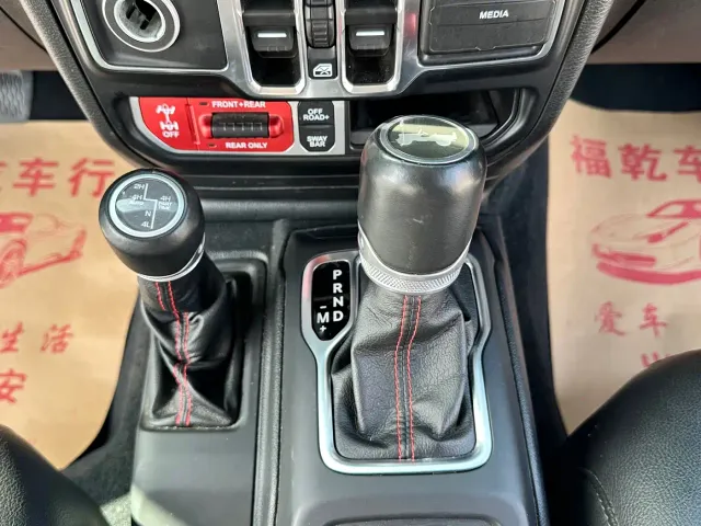 Jeep Wrangler — Фото автомобиля 17