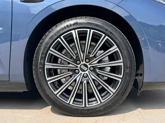 Geely Galaxy Galaxy Xingyao 8 2025 Model 130km EM-i Flagship Edition — Фото автомобиля 8
