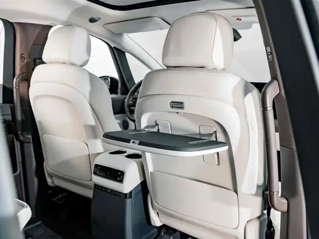 Li Auto MEGA — Фото автомобиля 21