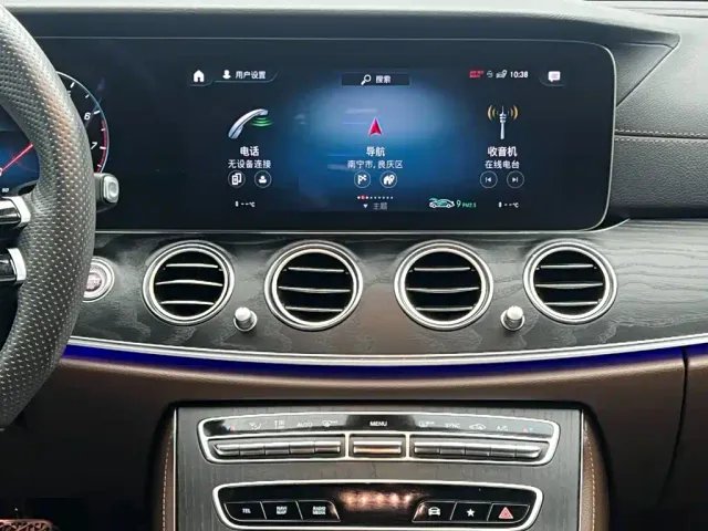 Mercedes-Benz E-Class — Фото автомобиля 23