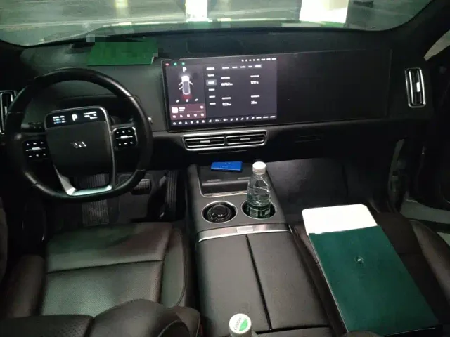 Li Auto L8 — Фото автомобиля 12