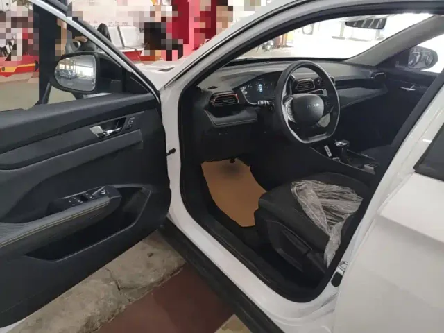 Dongfeng Yixuan — Фото автомобиля 15