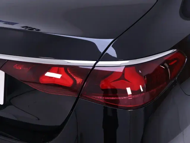 Mercedes-Benz E-Class — Фото автомобиля 9