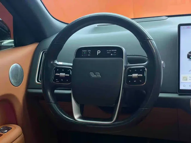 Li Auto L8 — Фото автомобиля 13