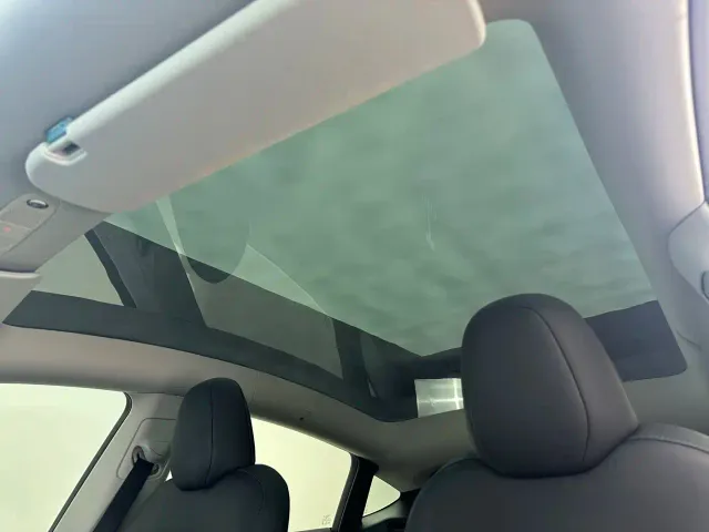 Tesla Model Y — Фото автомобиля 17
