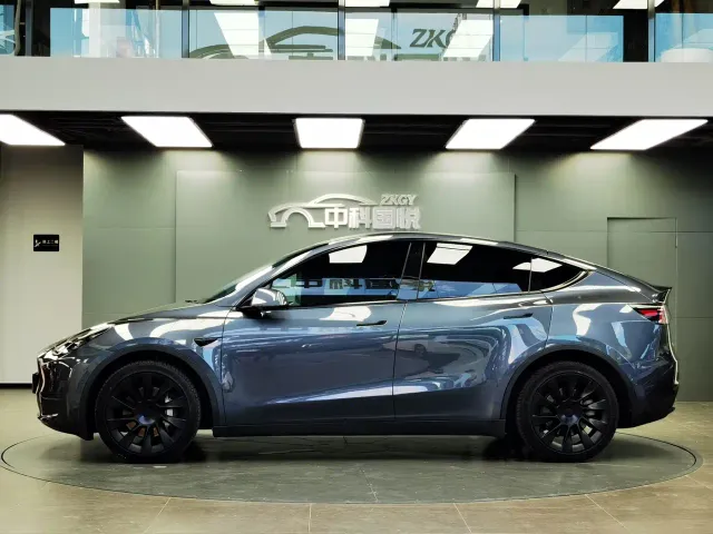 Tesla Model Y — Фото автомобиля 2
