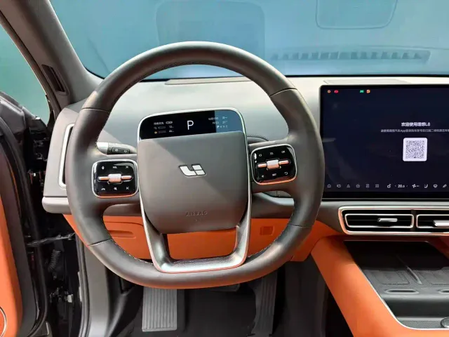 Li Auto L8 — Фото автомобиля 10