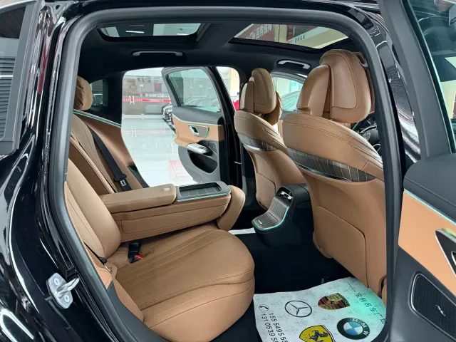 Mercedes-Benz E-Class — Фото автомобиля 13