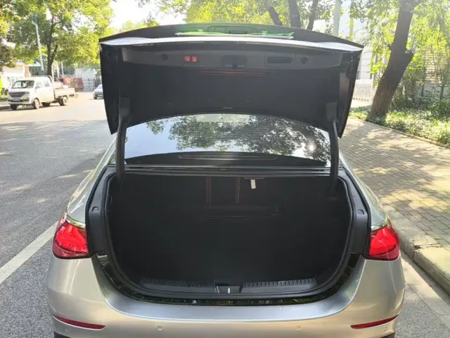 Mercedes-Benz E-Class — Фото автомобиля 14