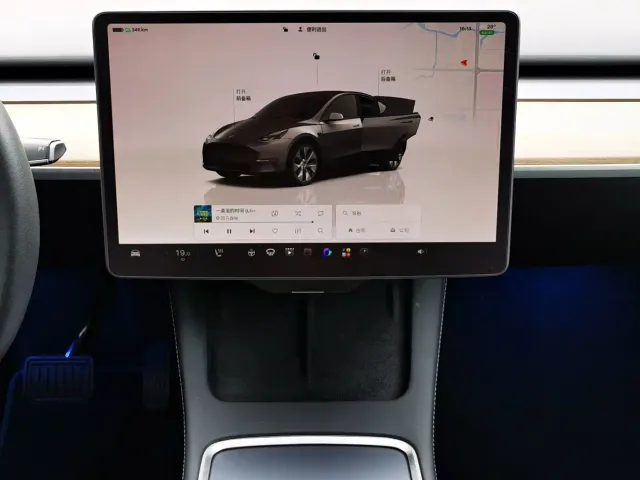 Tesla Model Y — Фото автомобиля 12