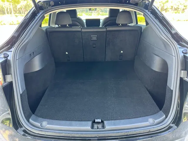 Tesla Model Y — Фото автомобиля 10