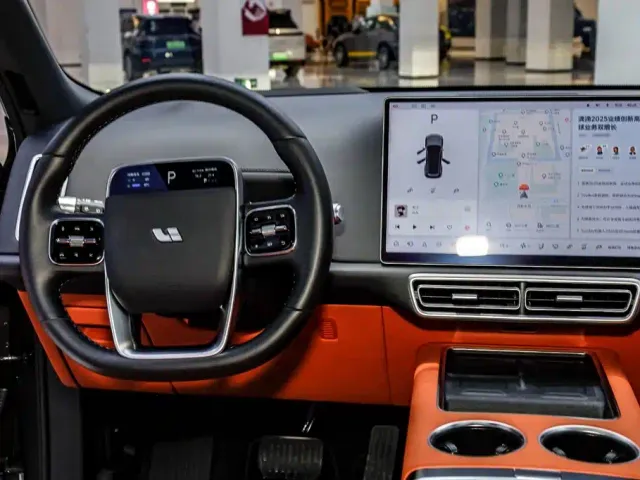 Li Auto L8 — Фото автомобиля 26