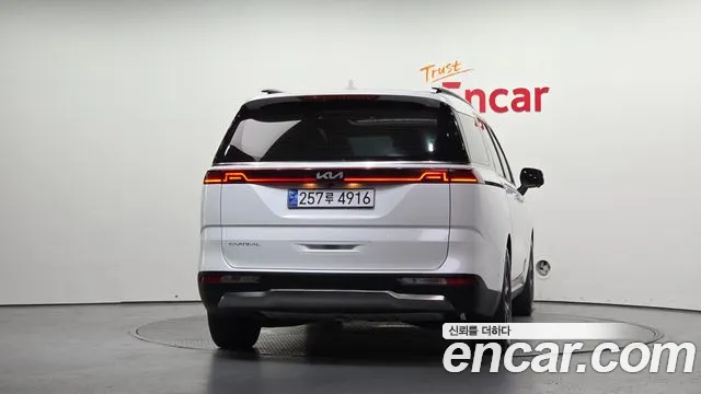 Kia Canival — Фото автомобиля 3