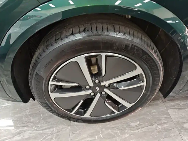 Li Auto L7 — Фото автомобиля 22