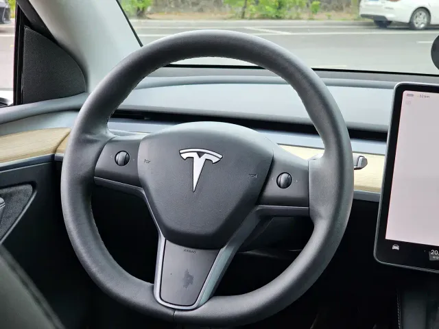 Tesla Model Y — Фото автомобиля 13