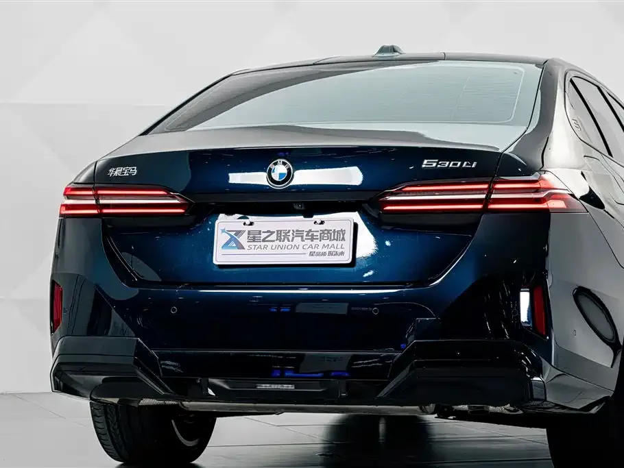 BMW BMW 5 Series 2026 530Li Exclusive M Sport Package — Фото автомобиля 7