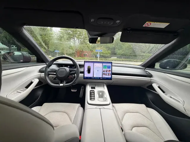 Xiaomi SU7 — Фото автомобиля 8