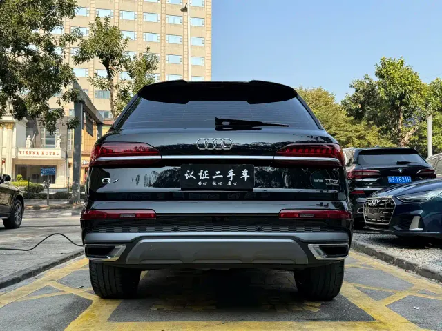 Audi Q7 — Фото автомобиля 9